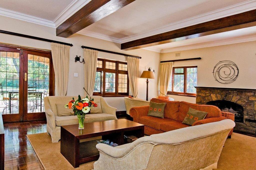 Eagle Wind Manor Hotel Hillcrest Ngoại thất bức ảnh